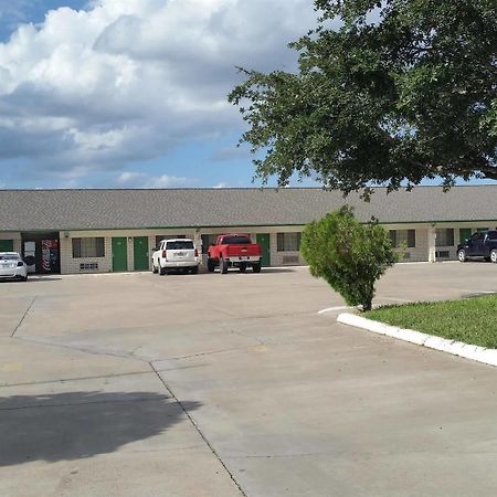 Garden Inn & Suites Hebbronville Exterior photo
