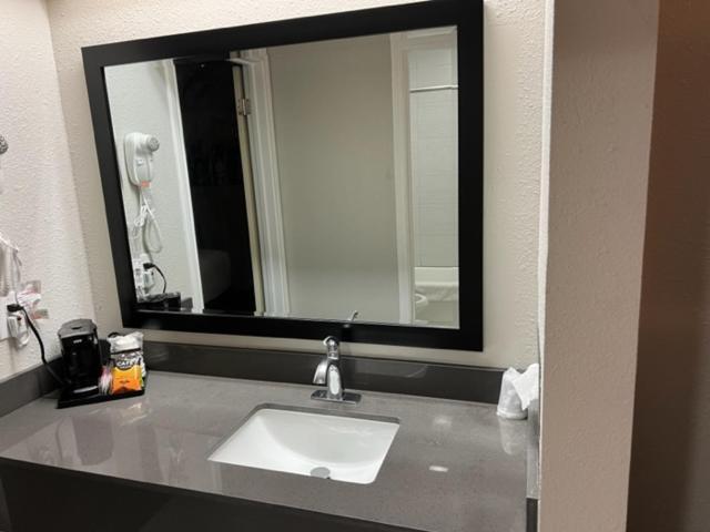 Garden Inn & Suites Hebbronville Exterior photo